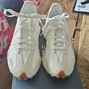 Stylish Cream Sneakers with Gum Sole